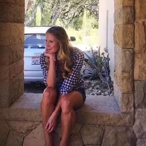 Meet your Posher, Caitlin